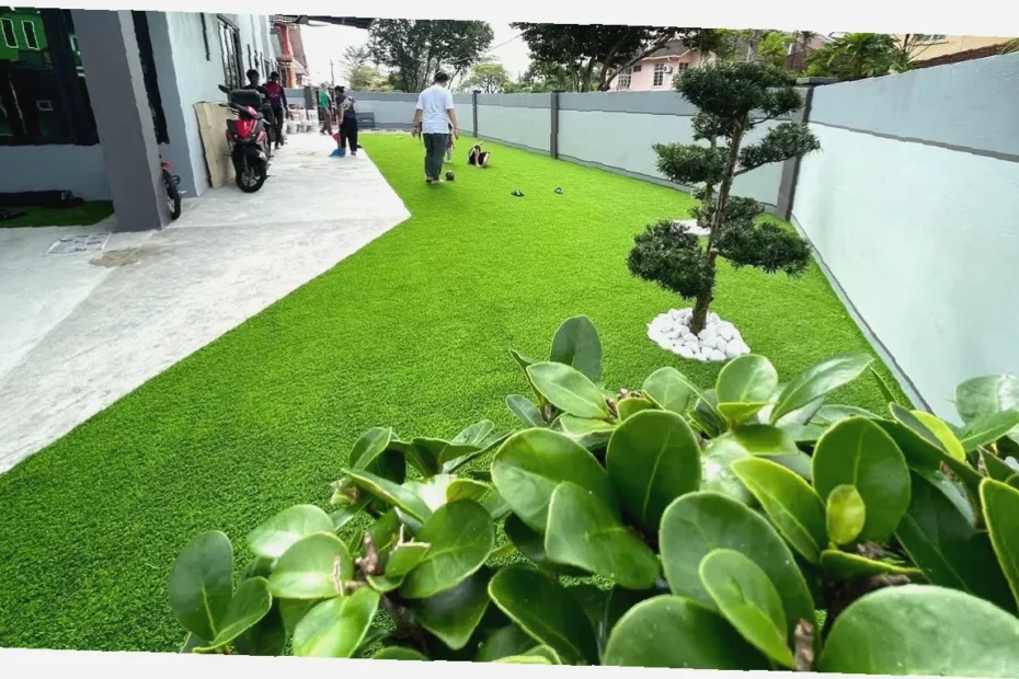 cara pasang rumput tiruan diy